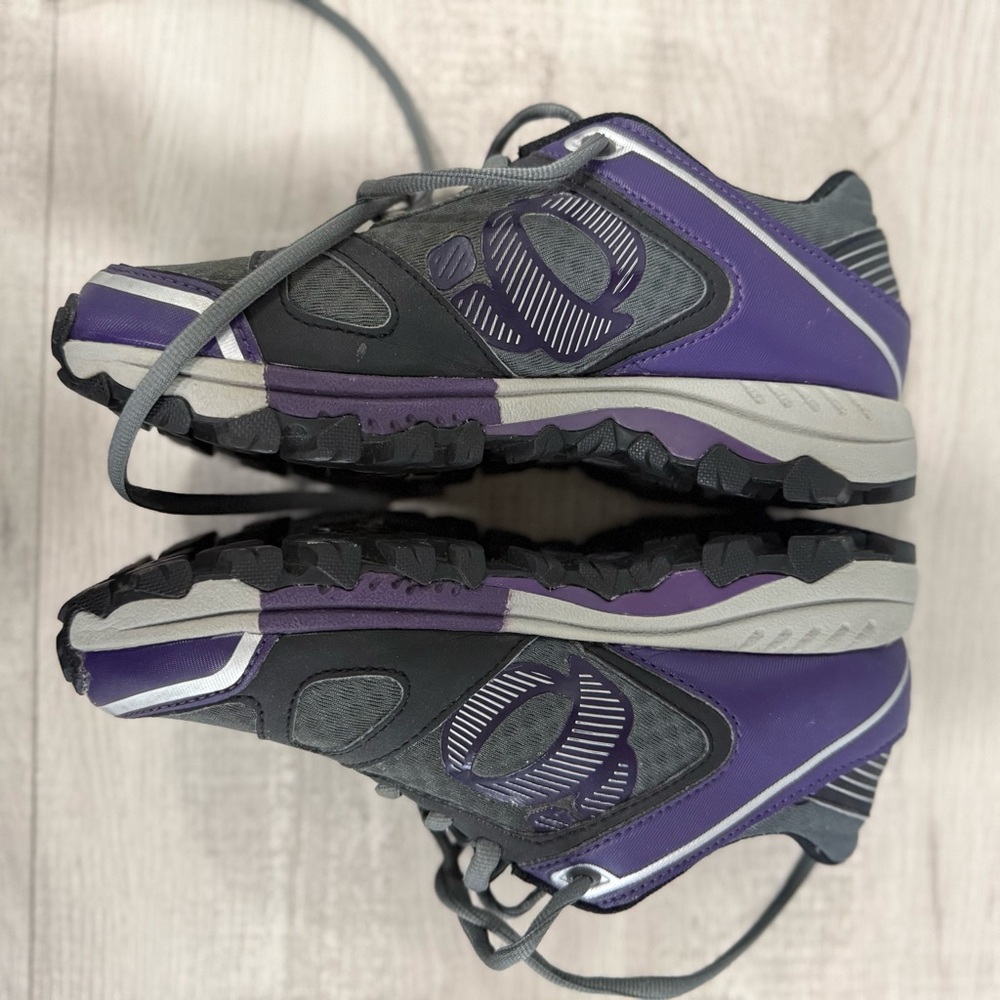 Pearl Izumi Women's Spin Shoes in Purple and Gray
